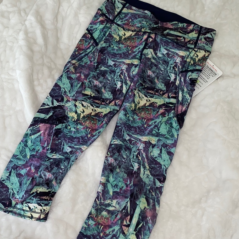 Lululemon Cropped Leggings Size 4 NEW WITH TAGS
